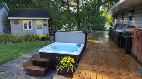 Saskatoon 4-Person 12-Jet Portable Hot Tub