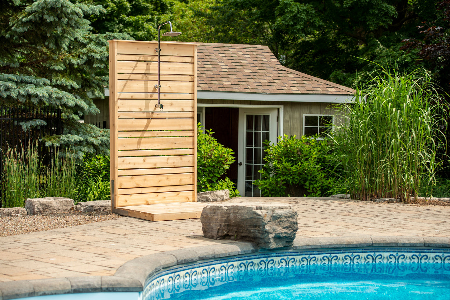 Dundalk Canadian Timber Savannah Standing Outdoor Shower  40" x 40" Platform