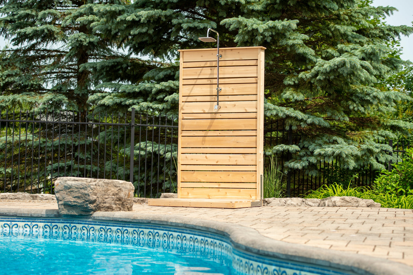Dundalk Canadian Timber Savannah Standing Outdoor Shower  40" x 40" Platform