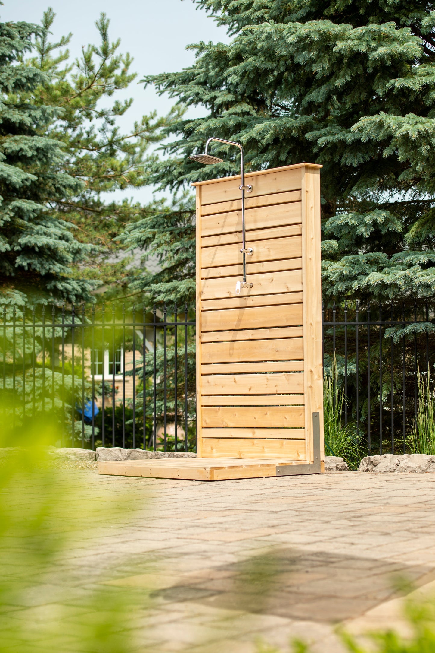 Dundalk Canadian Timber Savannah Standing Outdoor Shower  40" x 40" Platform
