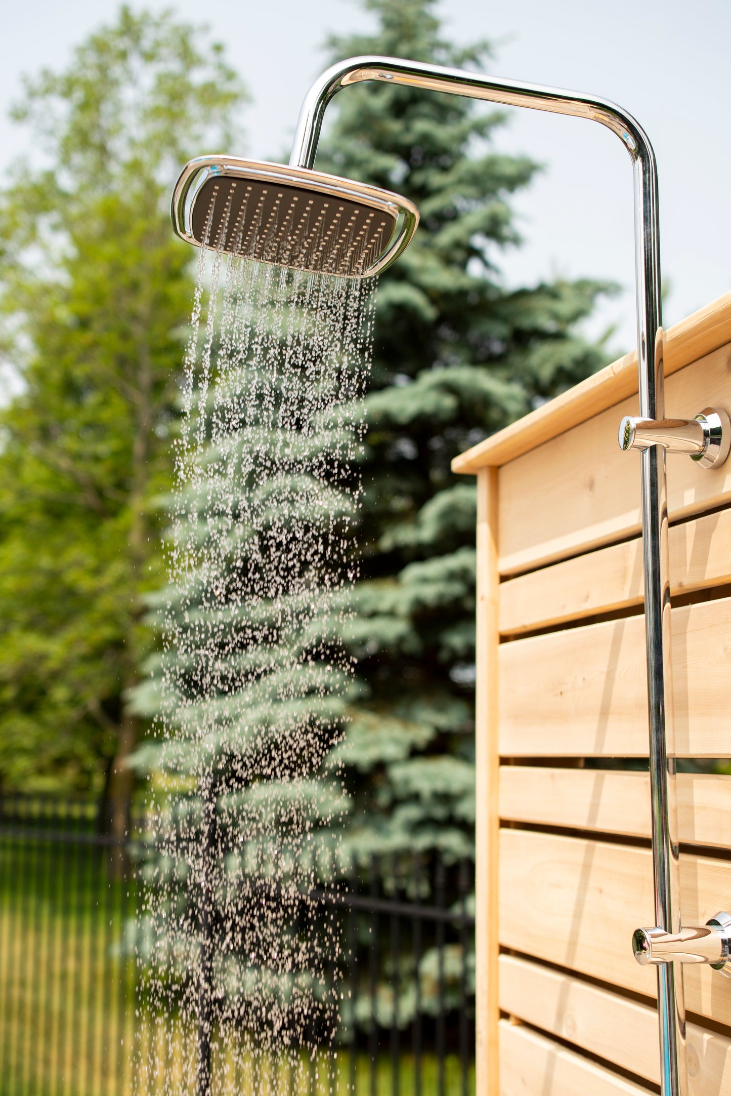 Dundalk Canadian Timber Savannah Standing Outdoor Shower  40" x 40" Platform