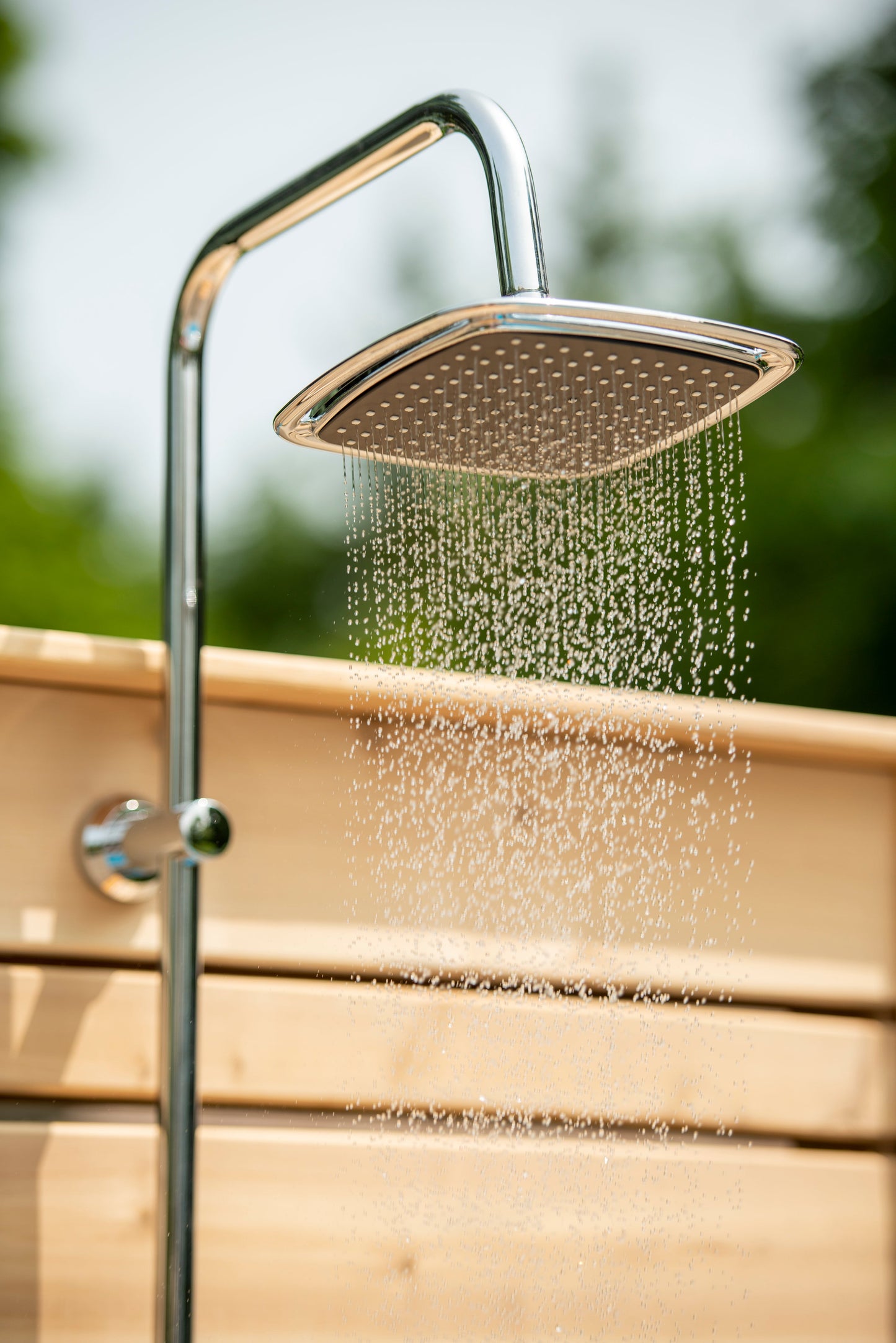 Dundalk Canadian Timber Savannah Standing Outdoor Shower  40" x 40" Platform