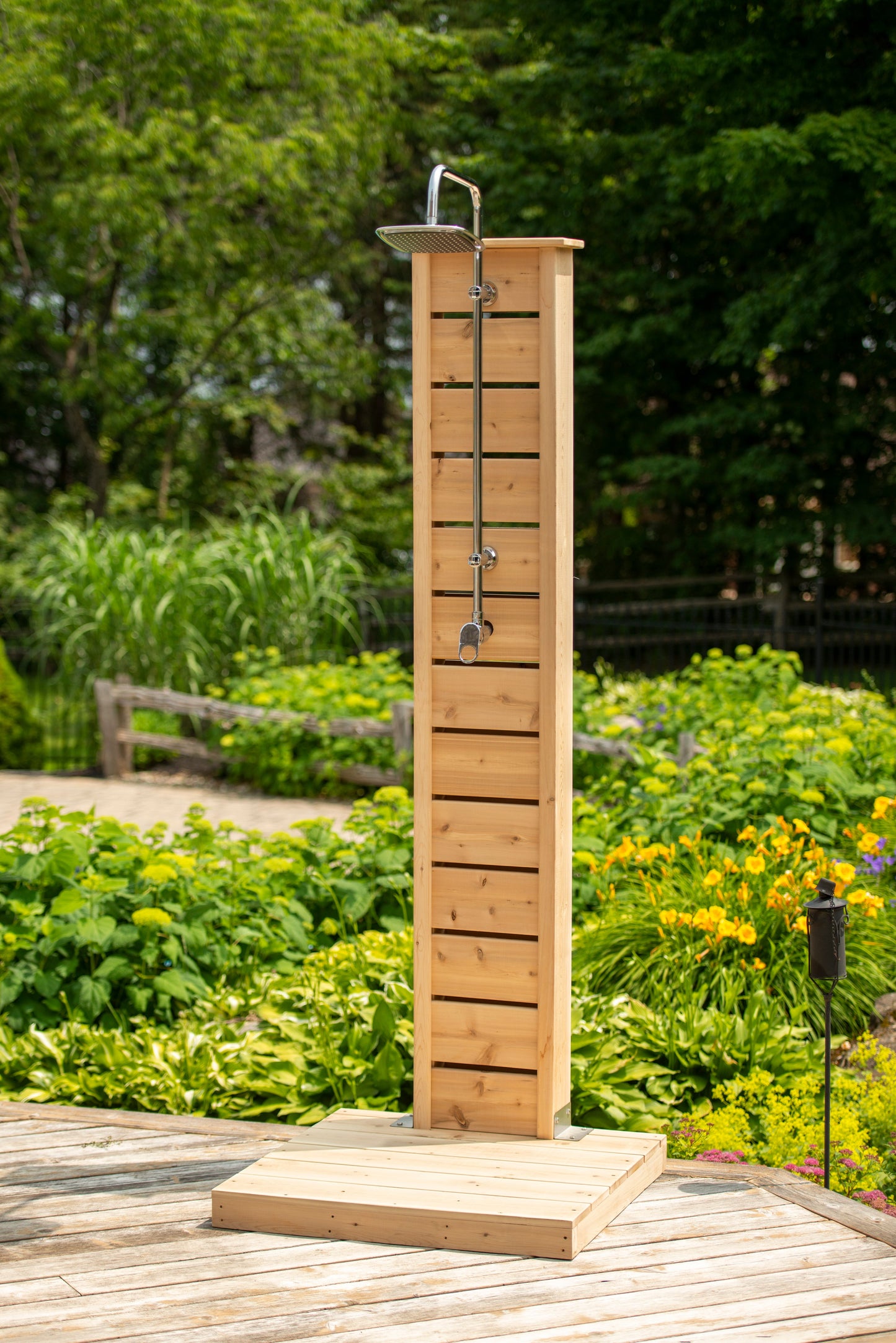 Dundalk Canadian Timber Sierra Pillar Outdoor Shower  31" x 31" Platform