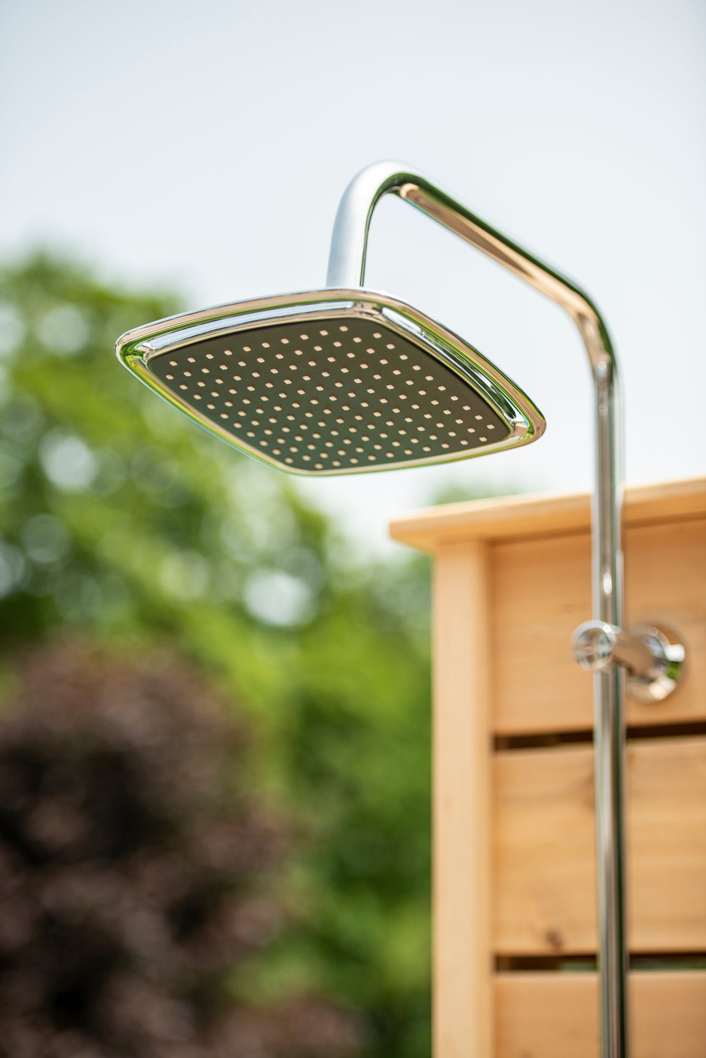 Dundalk Canadian Timber Sierra Pillar Outdoor Shower  31" x 31" Platform