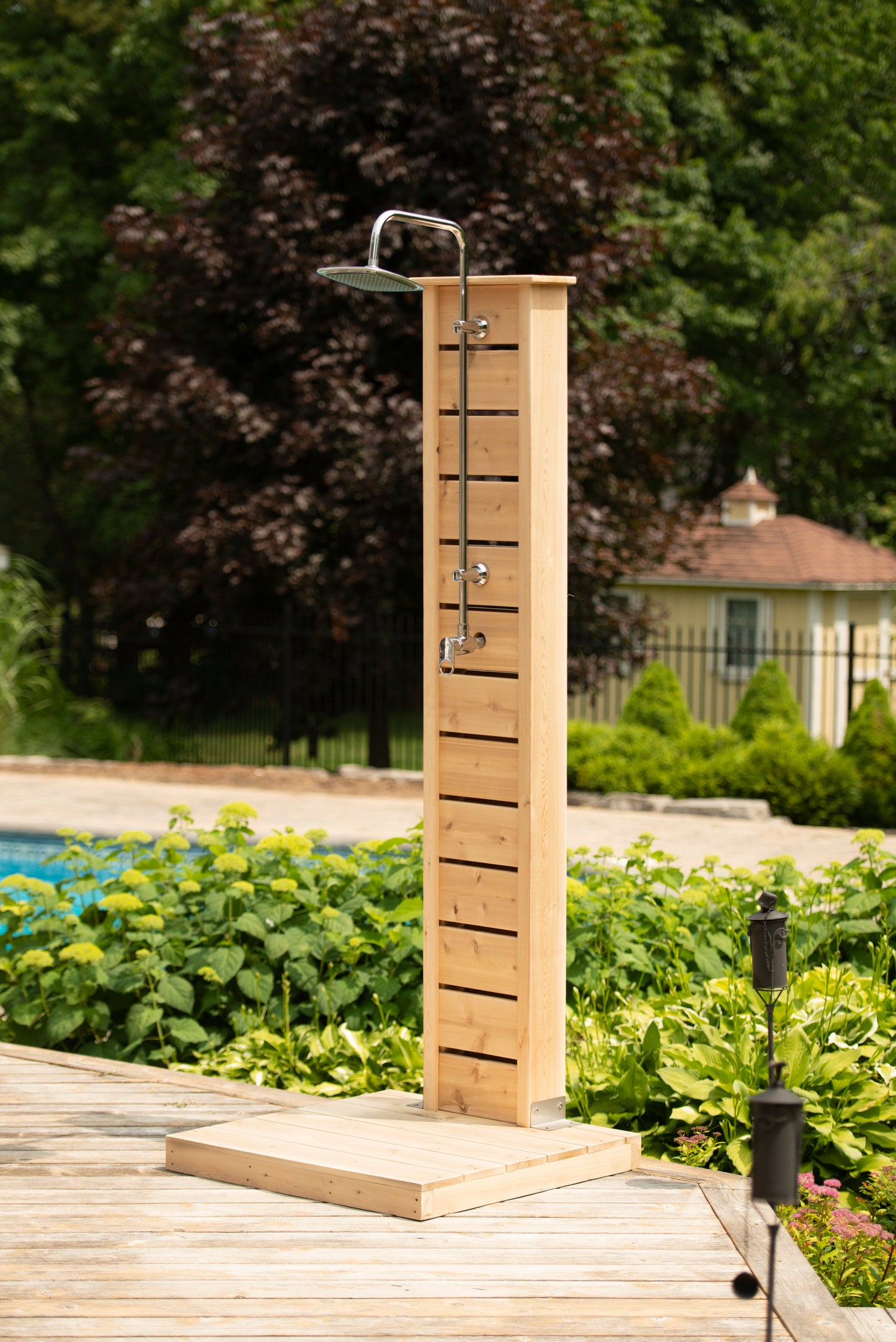 Dundalk Canadian Timber Sierra Pillar Outdoor Shower  31" x 31" Platform