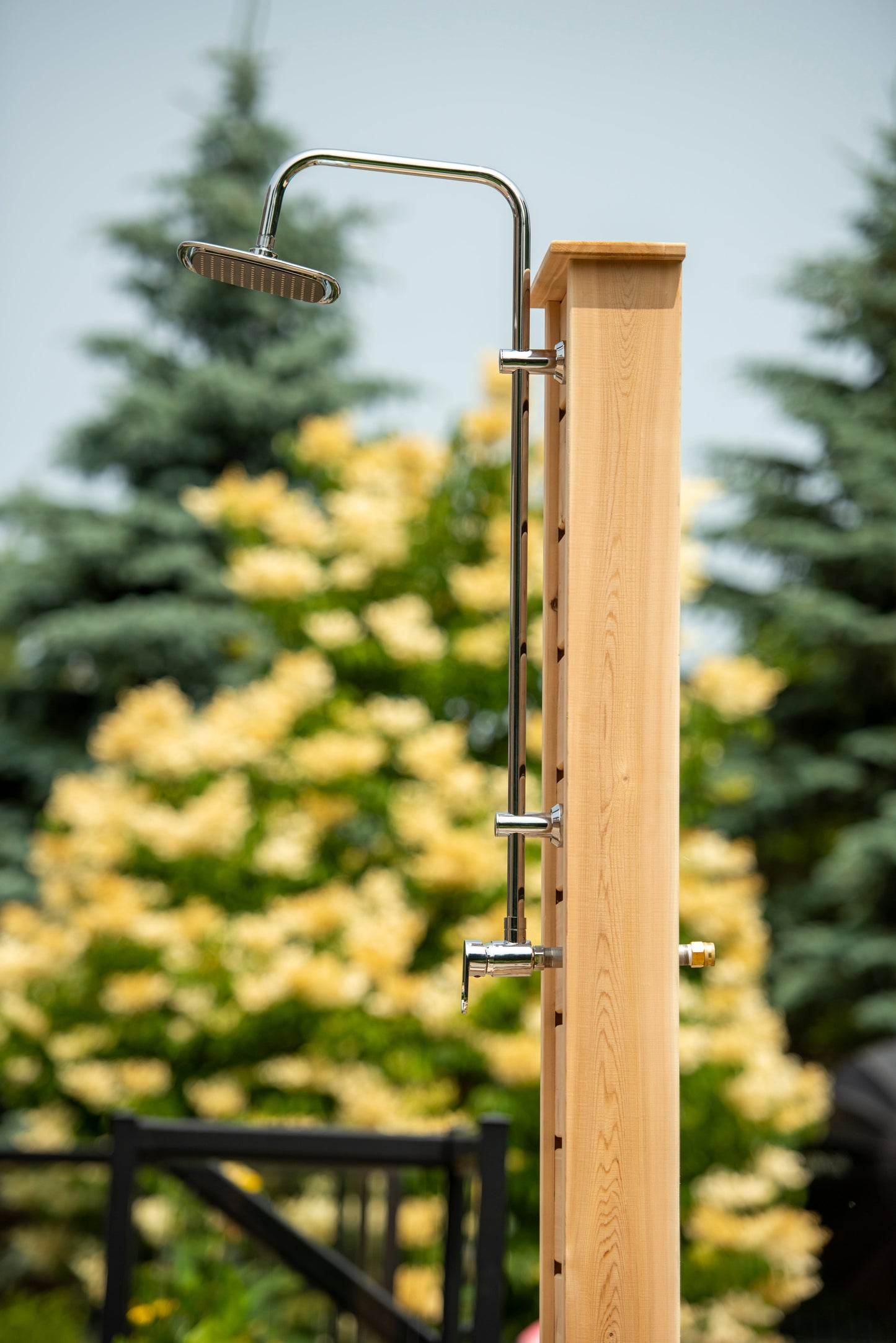 Dundalk Canadian Timber Sierra Pillar Outdoor Shower  31" x 31" Platform