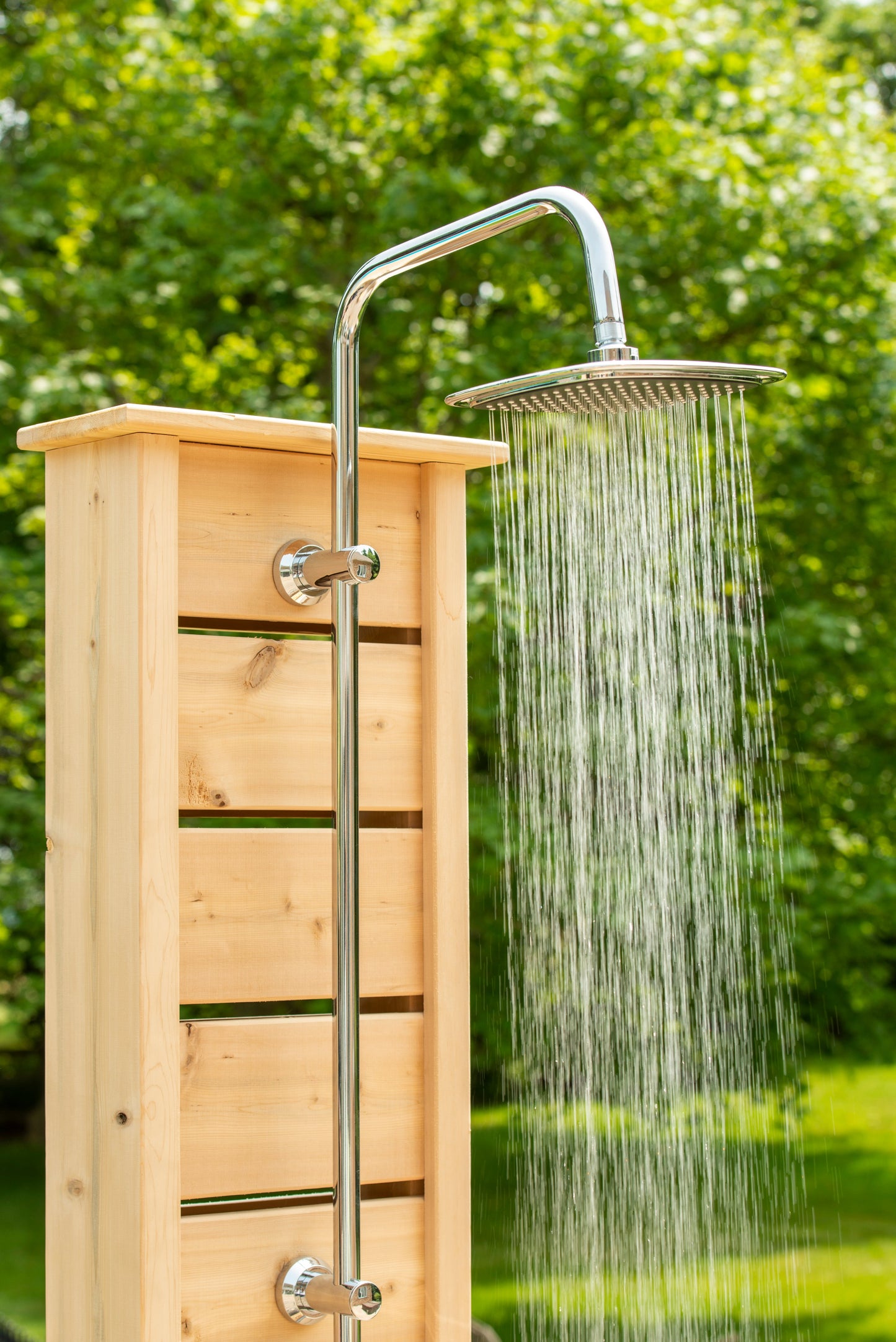Dundalk Canadian Timber Sierra Pillar Outdoor Shower  31" x 31" Platform