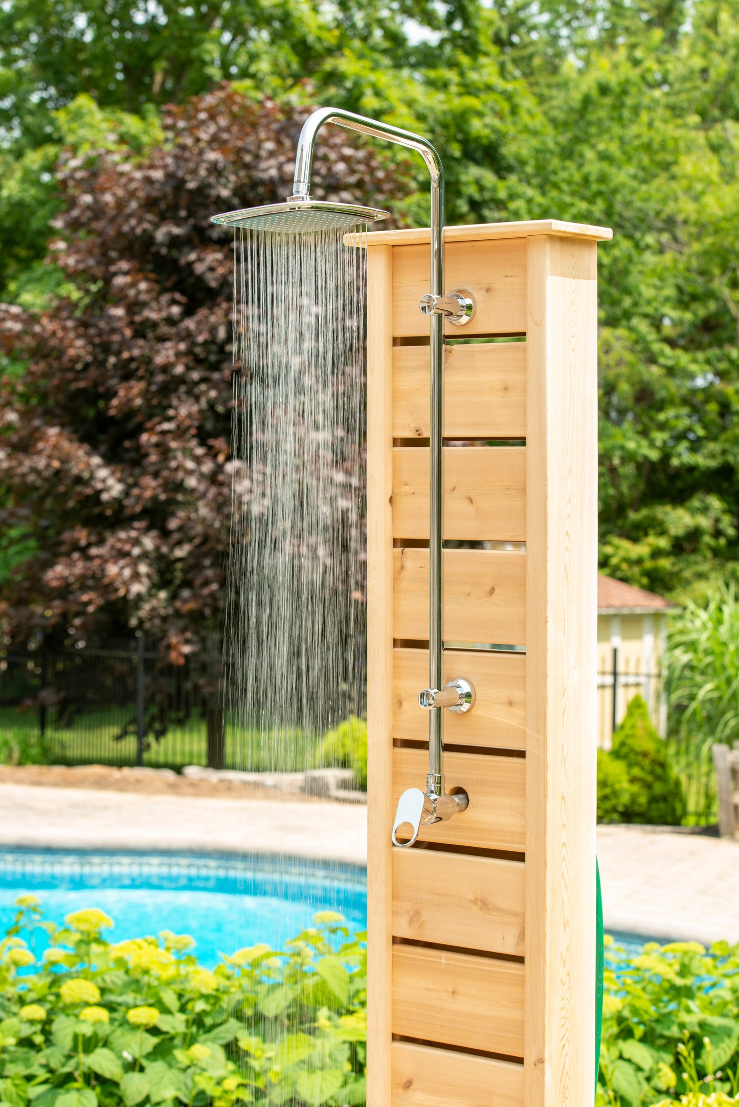 Dundalk Canadian Timber Sierra Pillar Outdoor Shower  31" x 31" Platform