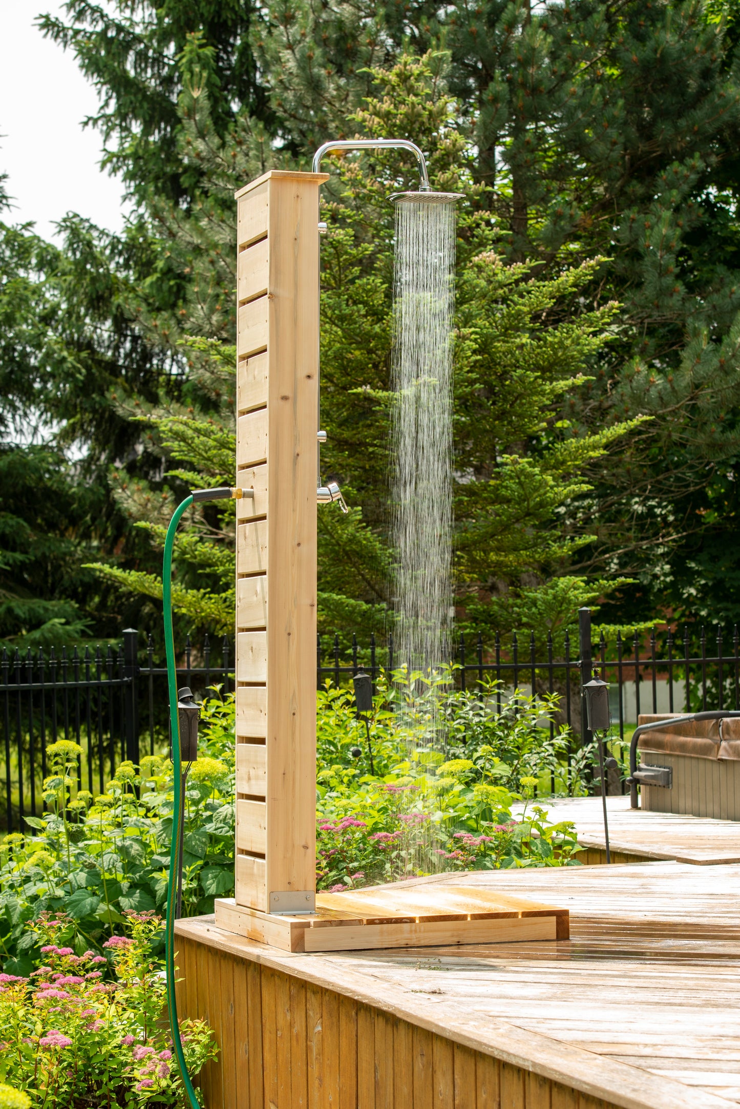 Dundalk Canadian Timber Sierra Pillar Outdoor Shower  31" x 31" Platform
