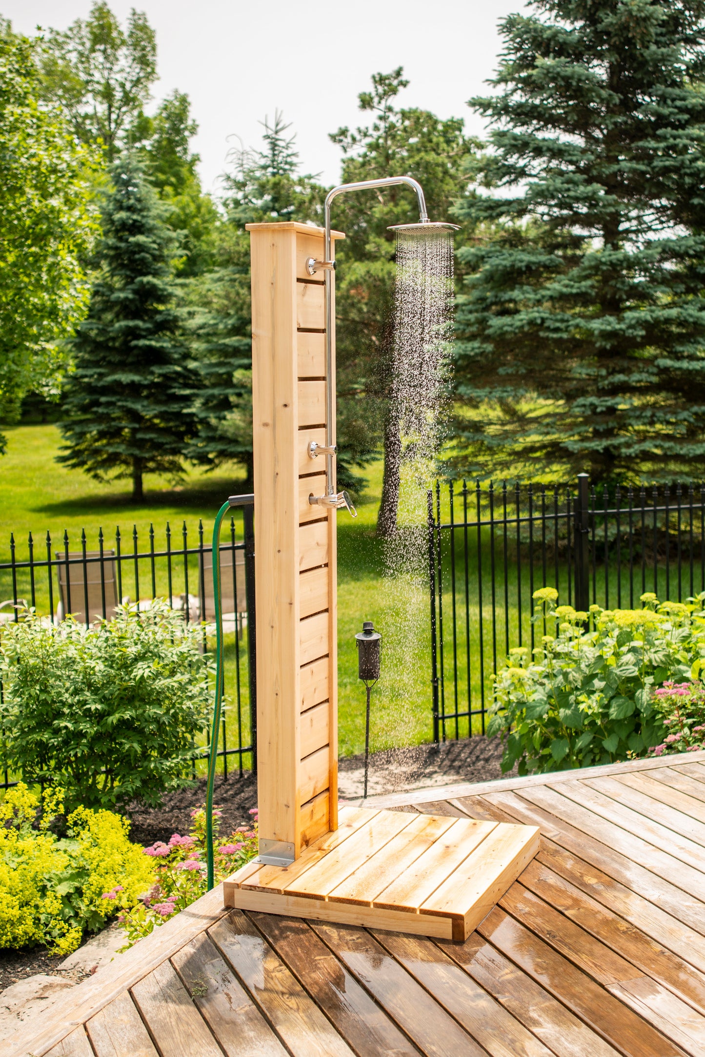 Dundalk Canadian Timber Sierra Pillar Outdoor Shower  31" x 31" Platform