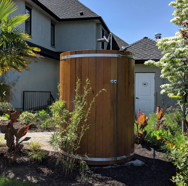 Rainbow Barrel Outdoor Shower - Knotty Red Cedar